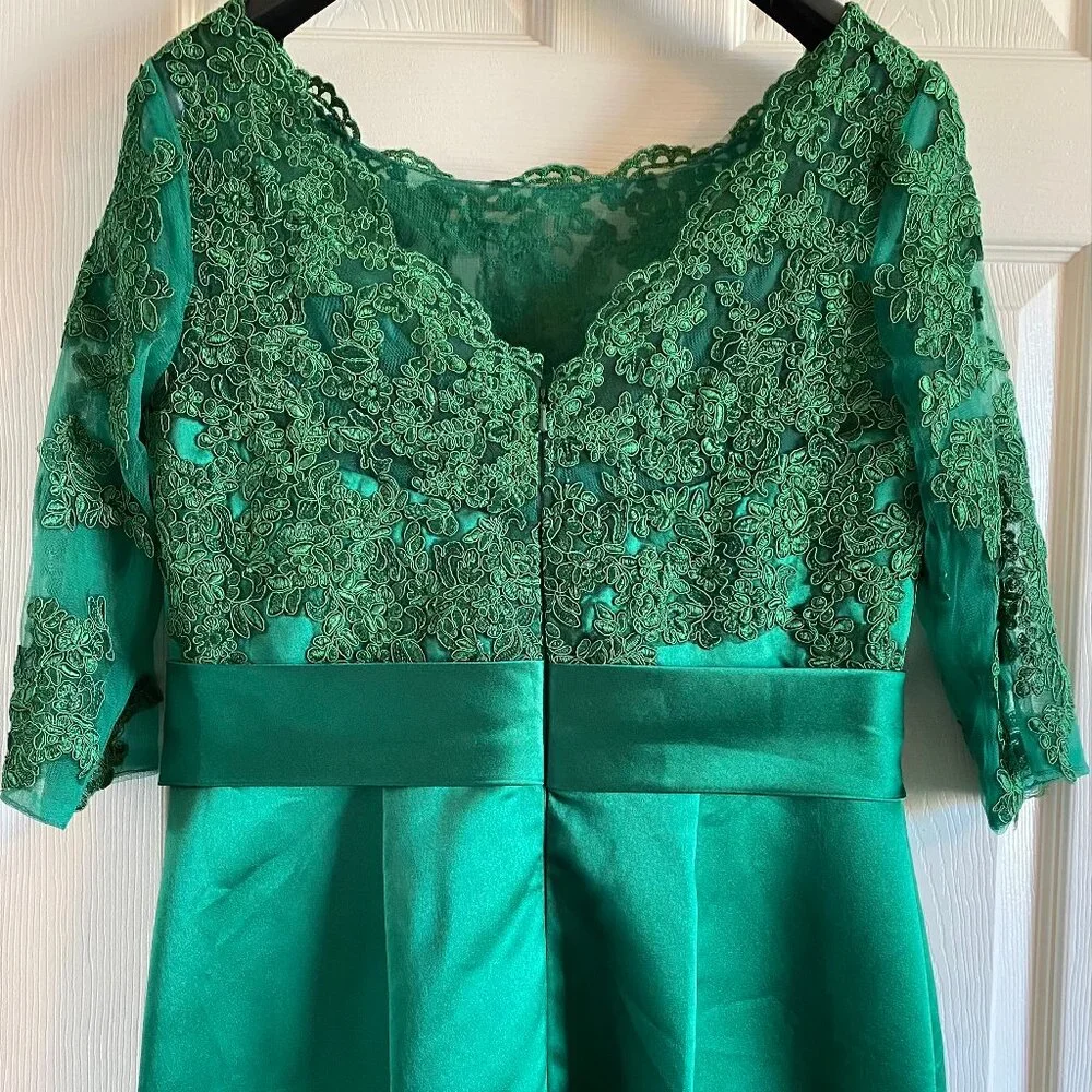 Custom Gown - Picture 3 of 10